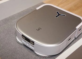 Robot hút bụi của công ty Trung Quốc nổi loạn, văng tục ở Mỹ