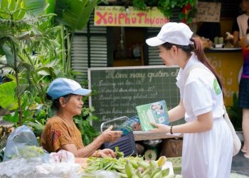 Ngân hàng chiều lòng tiểu thương: Từ tặng app bán hàng, xuất hóa đơn điện tử đến hỗ trợ vay vốn