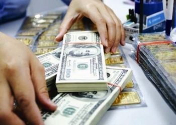 Mua bán “trao tay” ngoại tệ, vàng không phép sẽ bị phạt và tịch thu tài sản