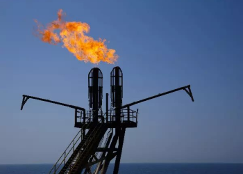 Sáng nay, giá dầu lao dốc 17,5% khi ông Trump tạm ngừng tấn công Iran trong 2 tuần