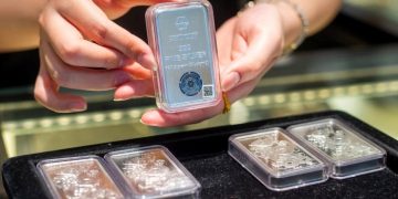 Bạc bật tăng vượt mốc 60 USD/ounce, thị trường chờ đợi điều gì?